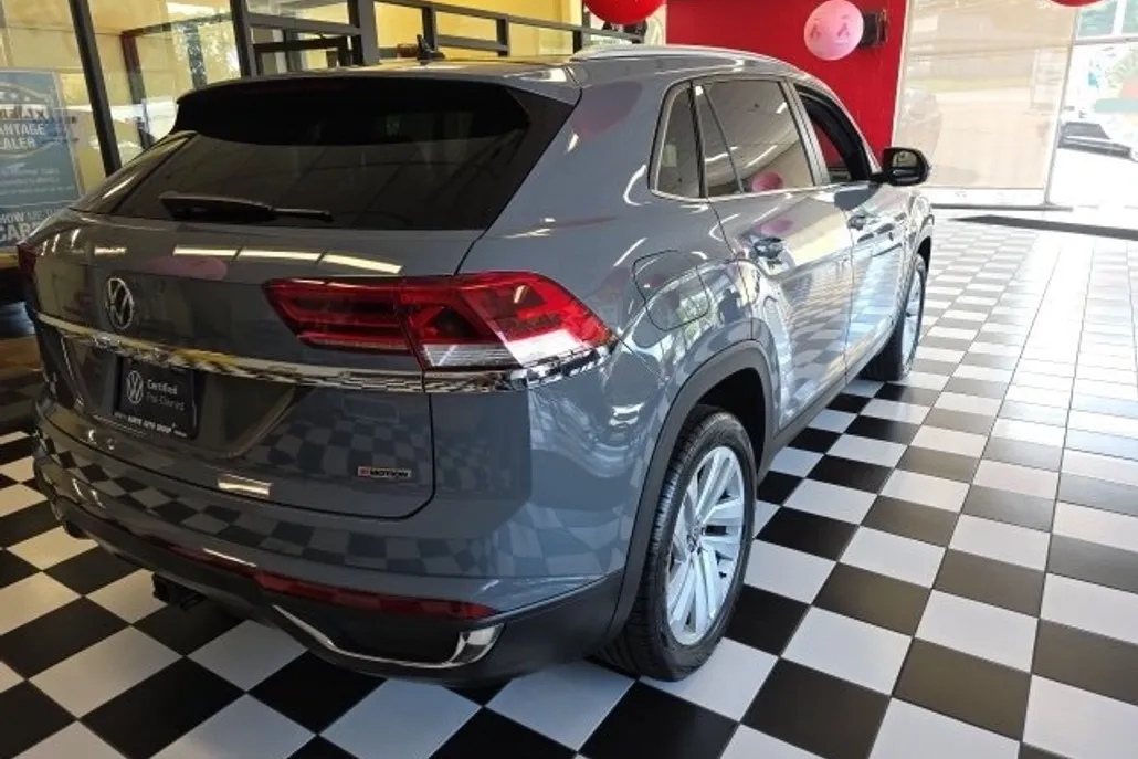 2022 Volkswagen Atlas Cross Sport V6 SE Technology photo 1