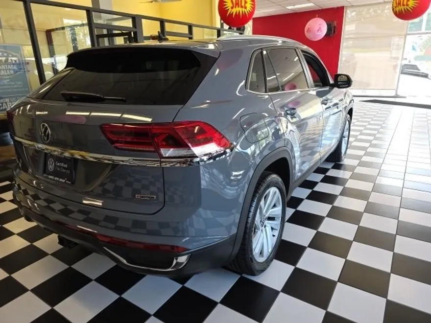 2022 Volkswagen Atlas Cross Sport V6 SE Technology photo 1