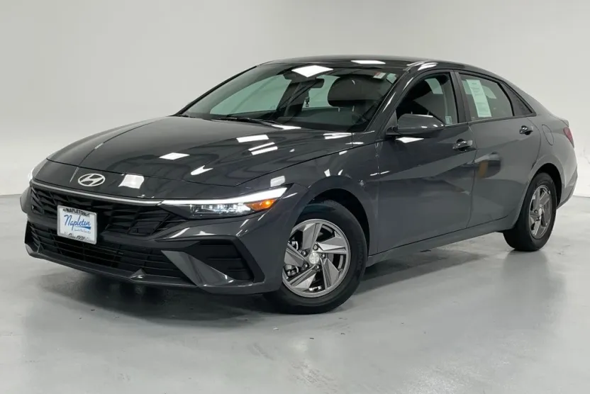 2025 Hyundai Elantra SE photo 1