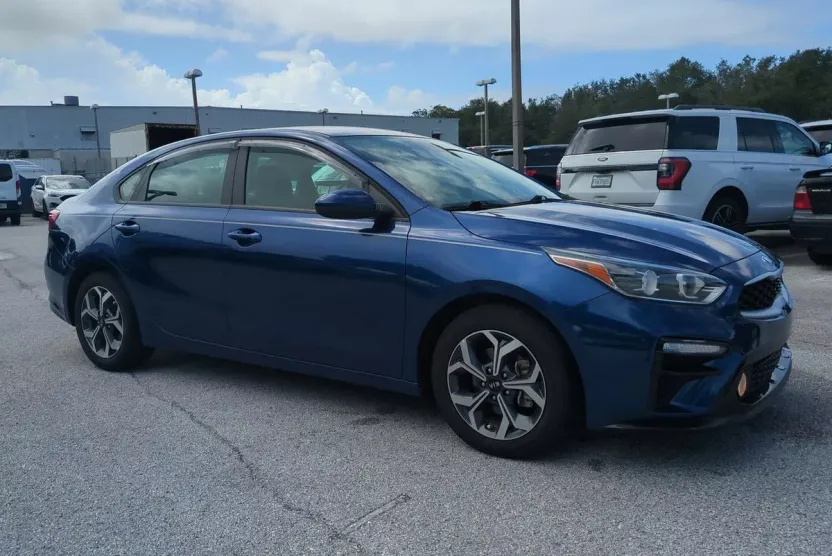 2021 Kia Forte LXS photo 1