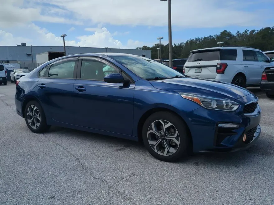 2021 Kia Forte LXS photo 1