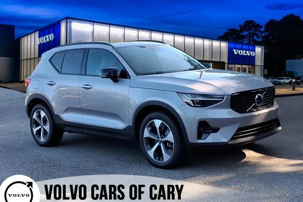 2026 Volvo XC40 Plus photo 1