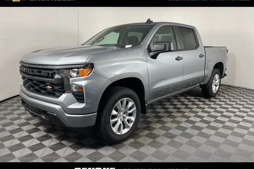 2026 Chevrolet Silverado 1500 Custom photo 1