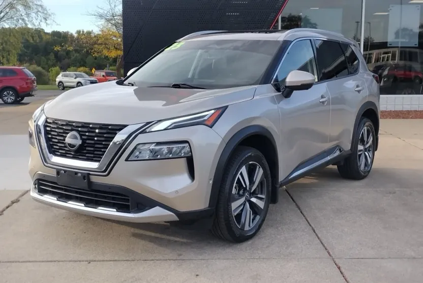 2023 Nissan Rogue Platinum photo 1