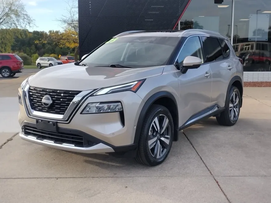 2023 Nissan Rogue Platinum photo 1