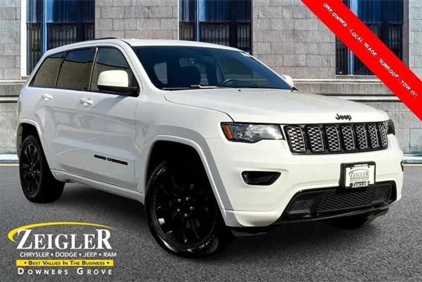 2019 Jeep Grand Cherokee Laredo Altitude photo 1