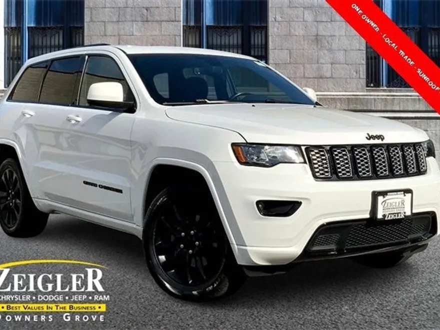 2019 Jeep Grand Cherokee Laredo Altitude photo 1