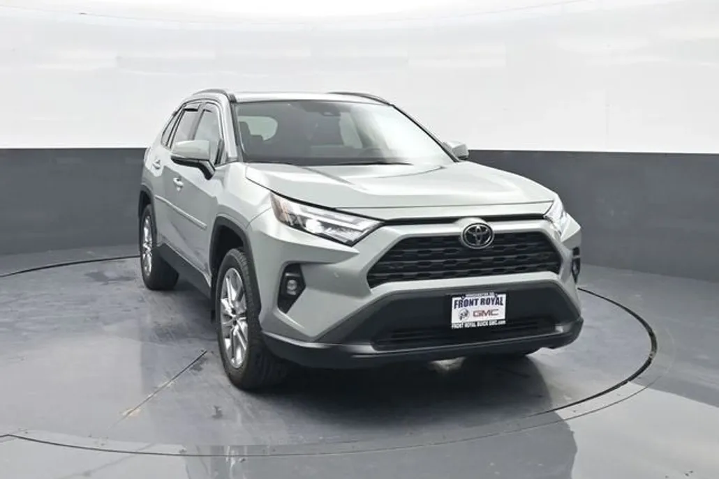 2023 Toyota RAV4 XLE Premium photo 1