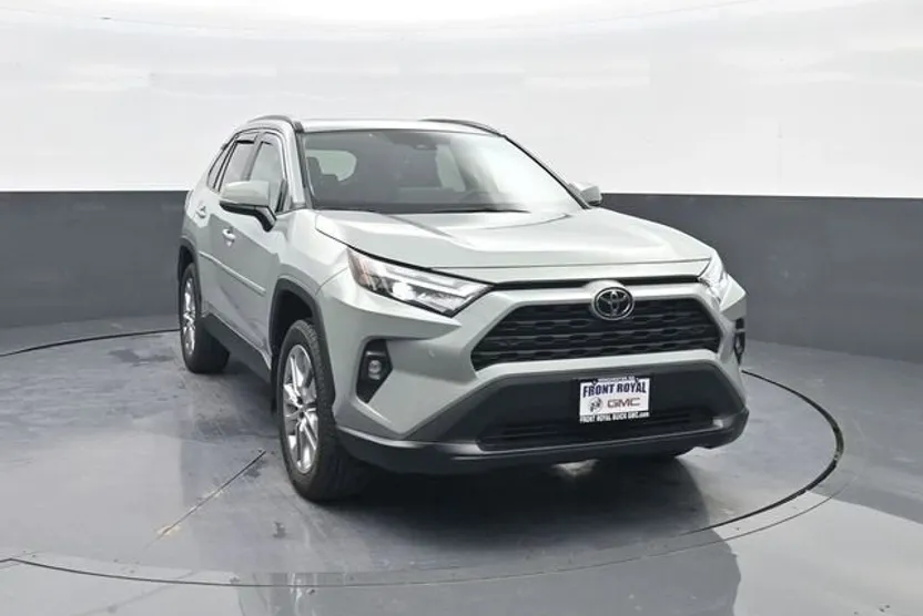 2023 Toyota RAV4 XLE Premium photo 1