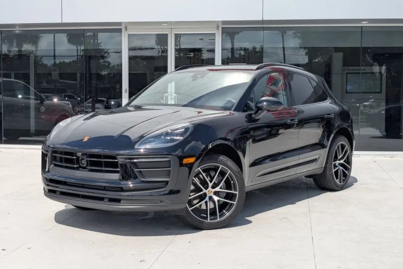 2025 Porsche Macan T photo 1