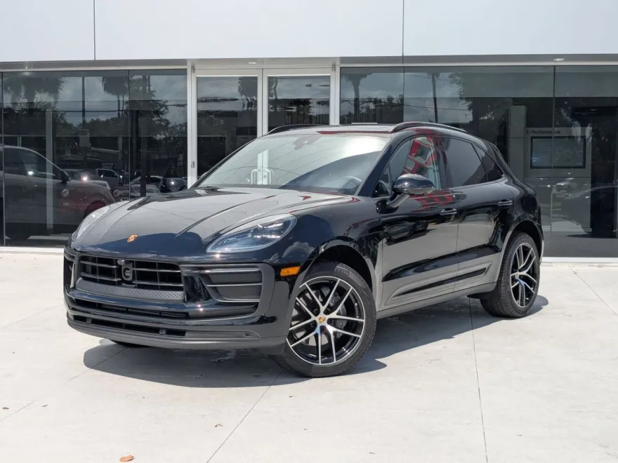 2025 Porsche Macan T photo 1