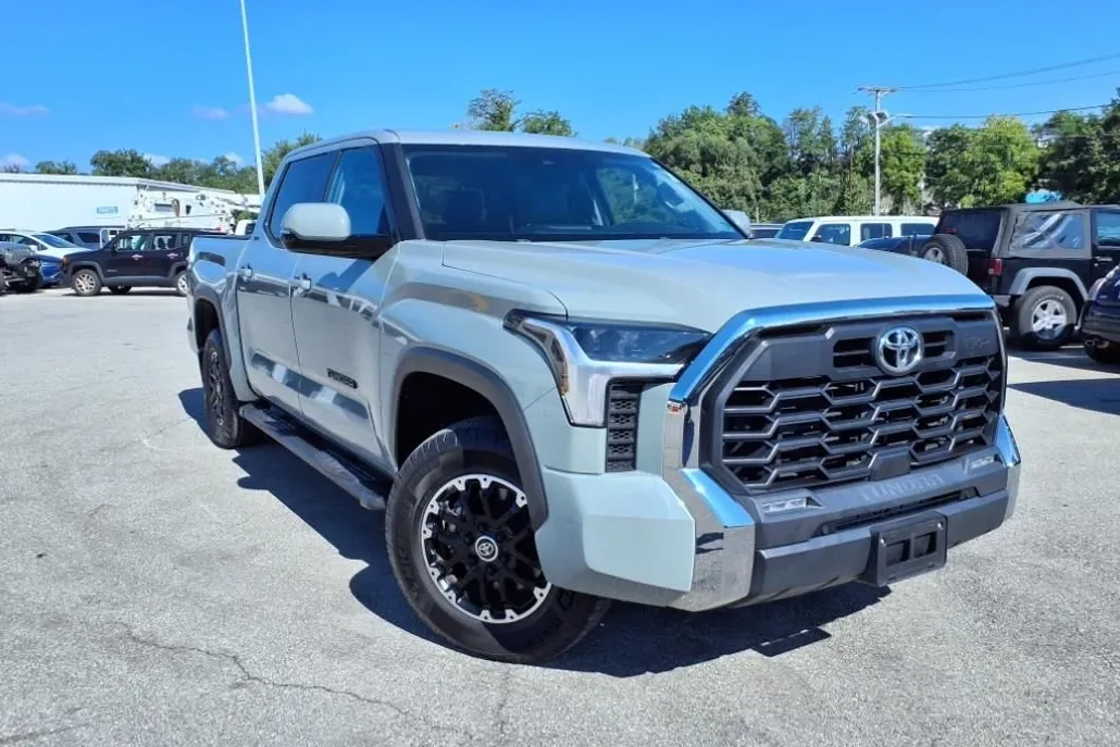 2022 Toyota Tundra SR5 photo 1