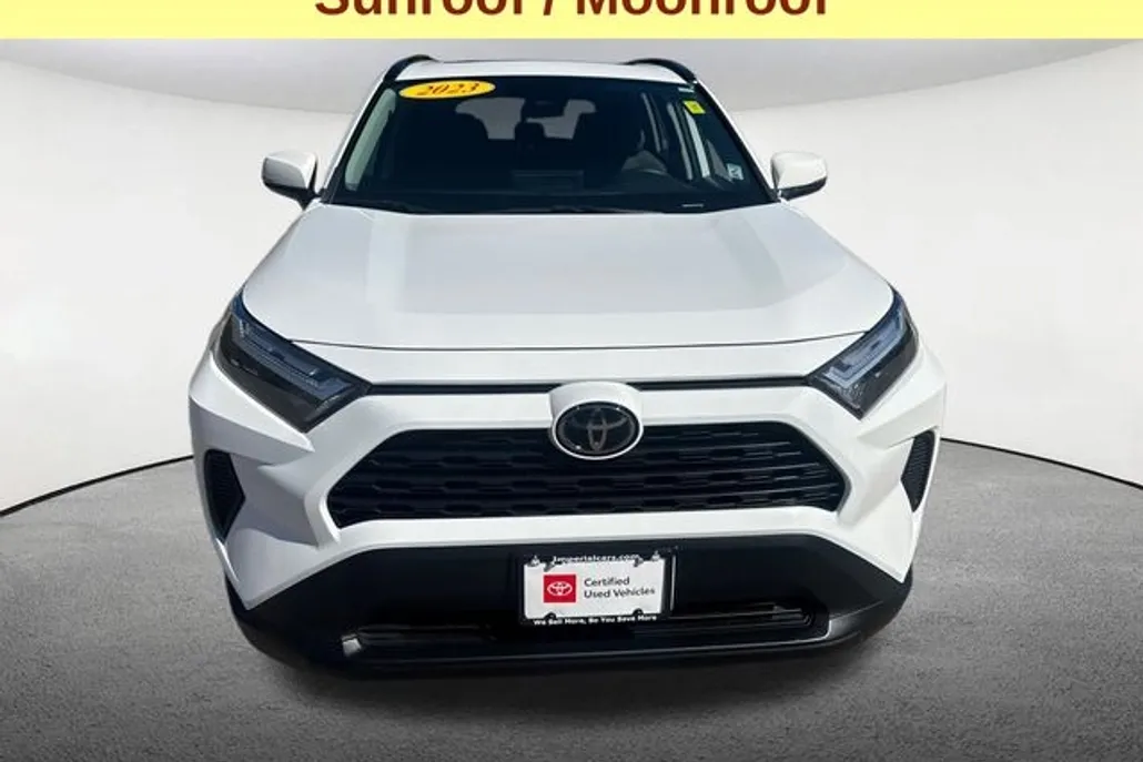2023 Toyota RAV4 XLE photo 1