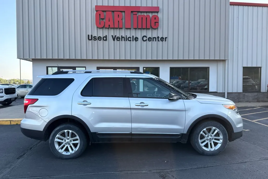 2015 Ford Explorer XLT photo 1