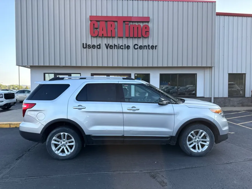 2015 Ford Explorer XLT photo 1