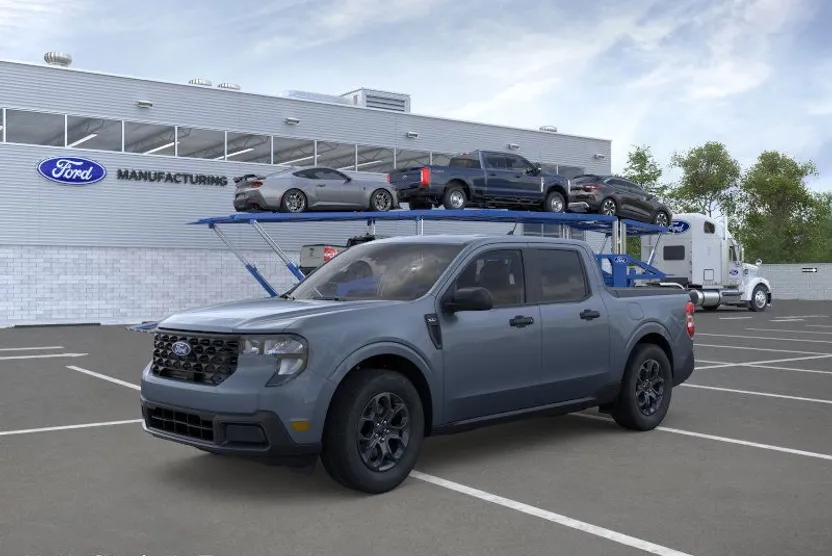 2025 Ford Maverick XLT photo 1