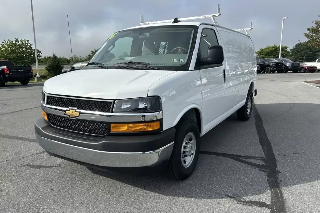 2025 Chevrolet Express Cargo 2500 photo 1