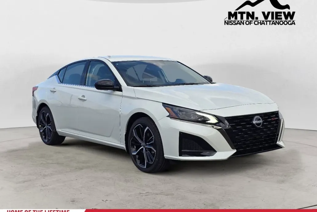 2025 Nissan Altima SR photo 1