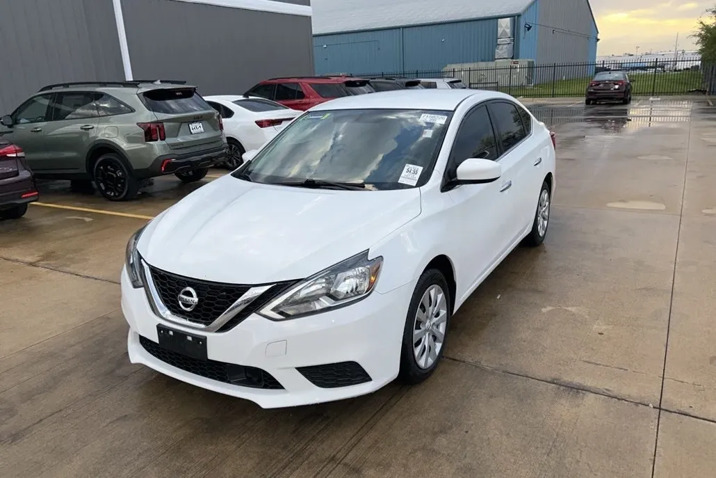 2019 Nissan Sentra S photo 1