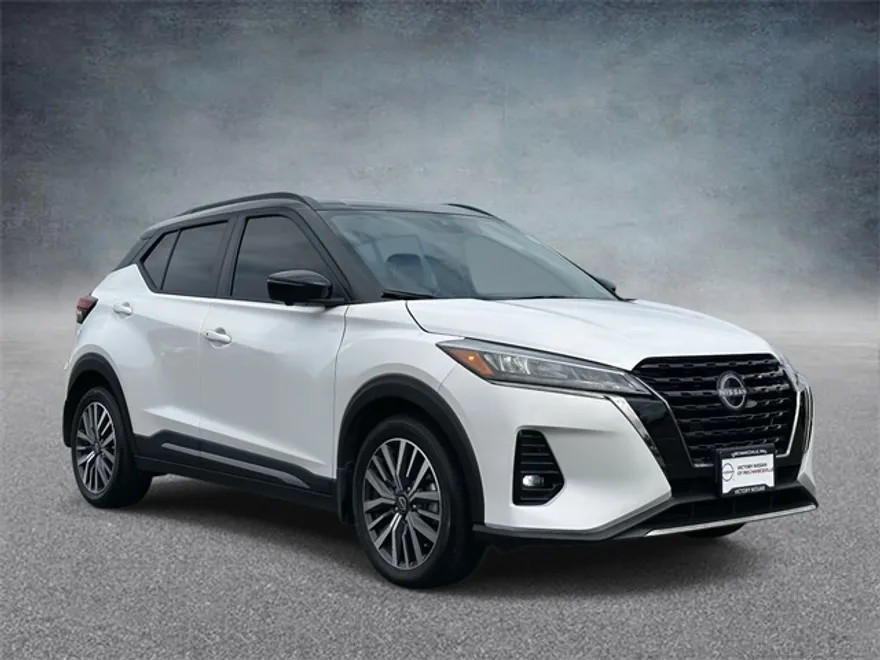 2023 Nissan Kicks SR photo 1