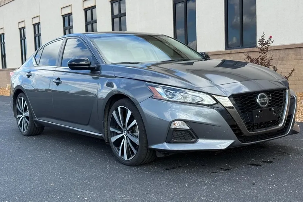 2022 Nissan Altima 2.5 SR photo 1