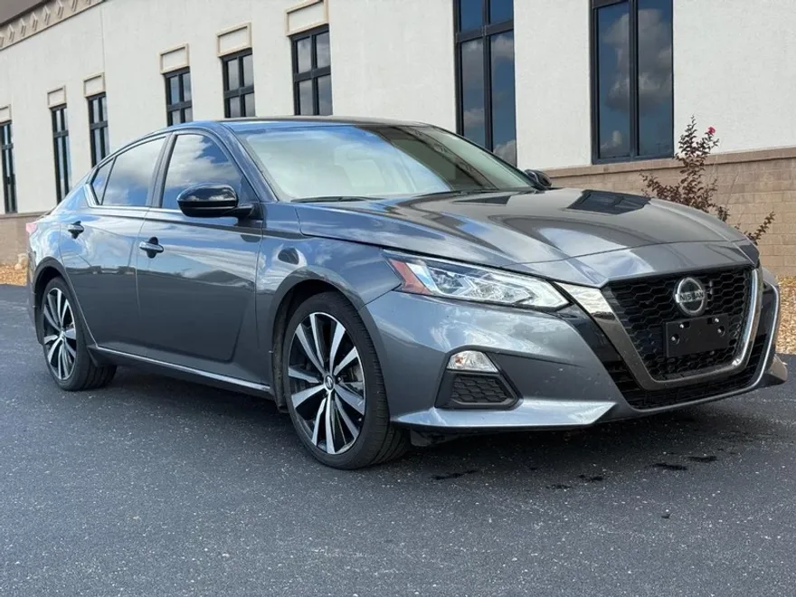 2022 Nissan Altima 2.5 SR photo 1