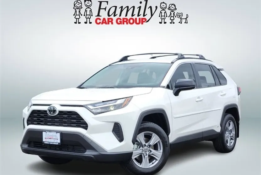 2025 Toyota RAV4 Hybrid LE photo 1
