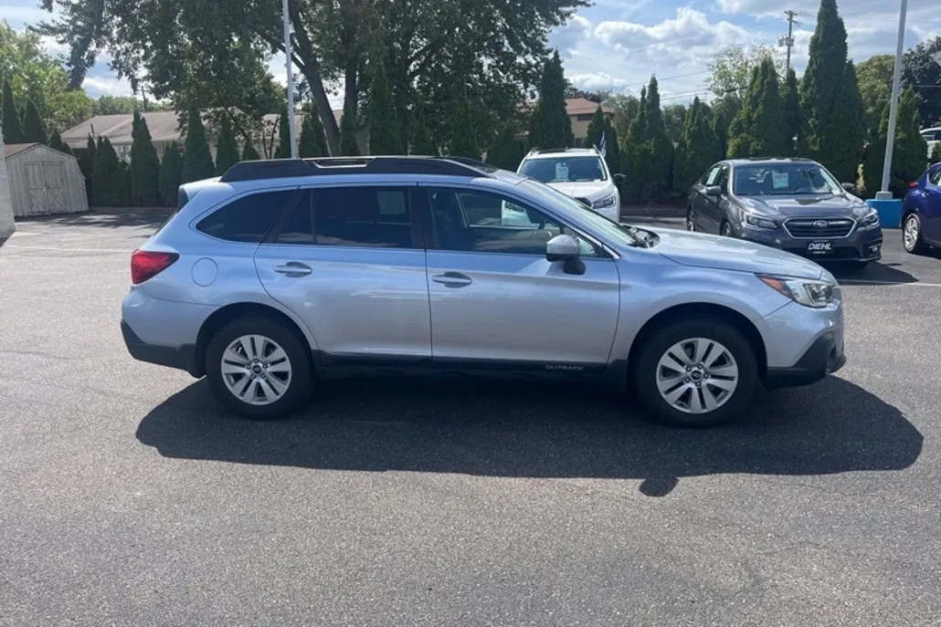 2018 Subaru Outback 2.5i Premium photo 1
