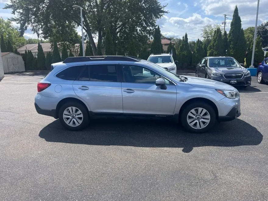 2018 Subaru Outback 2.5i Premium photo 1