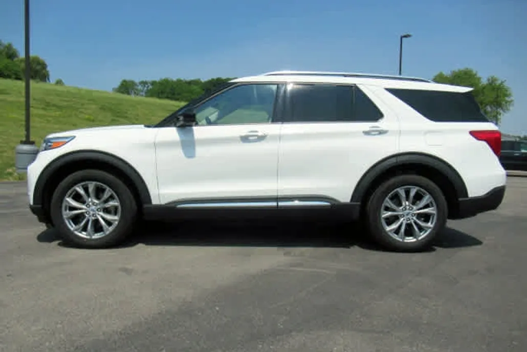 2023 Ford Explorer Limited photo 1
