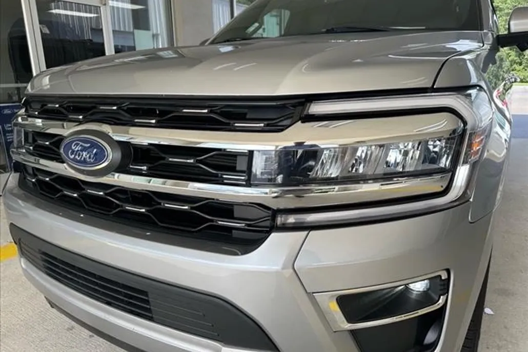 2023 Ford Expedition Limited photo 1
