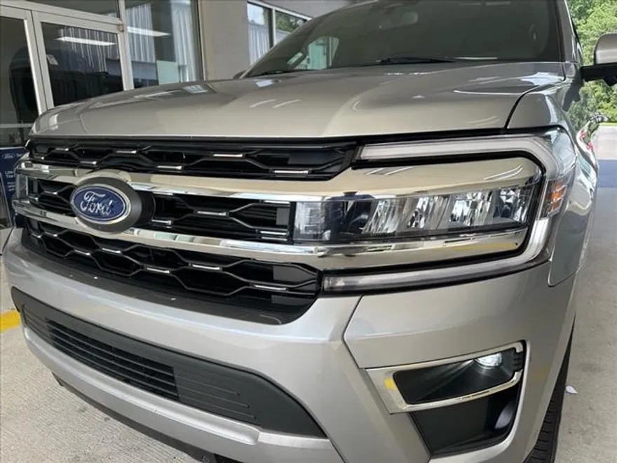 2023 Ford Expedition Limited photo 1