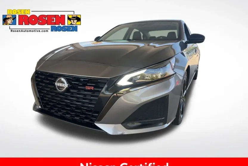 2023 Nissan Altima SR photo 1