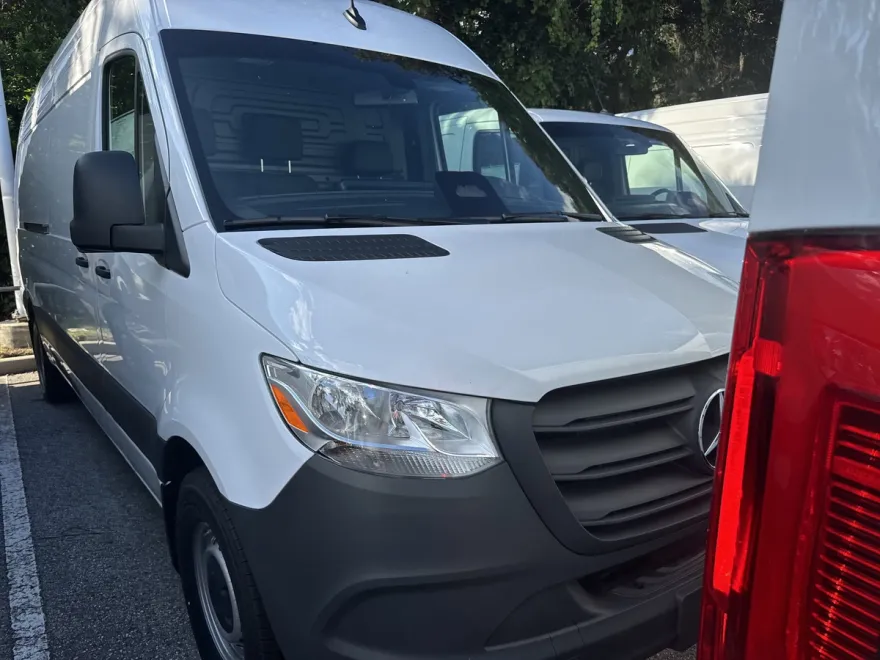2025 Mercedes Benz Sprinter 2500 photo 1