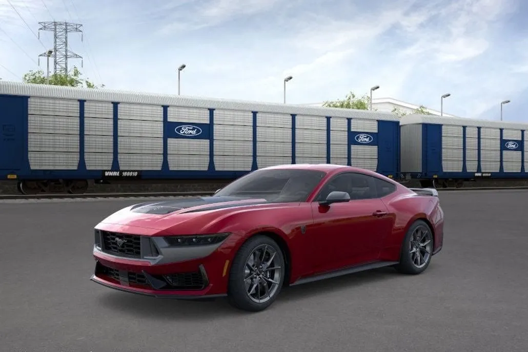 2025 Ford Mustang Dark Horse photo 1
