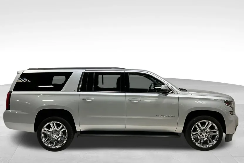 2018 Chevrolet Suburban LT photo 1