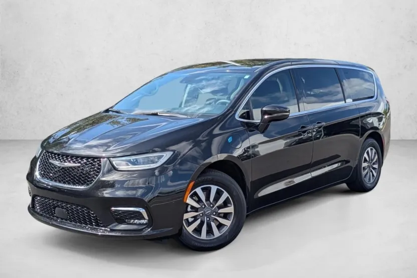 2022 Chrysler Pacifica Hybrid Touring L photo 1