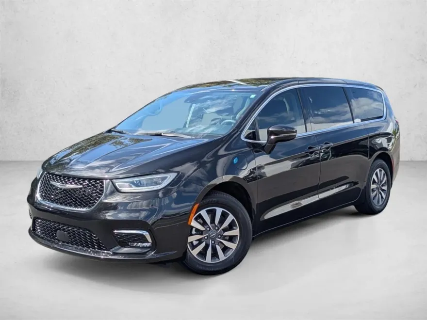 2022 Chrysler Pacifica Hybrid Touring L photo 1