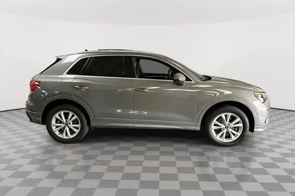 2022 Audi Q3 Premium 45 TFSI S line photo 1