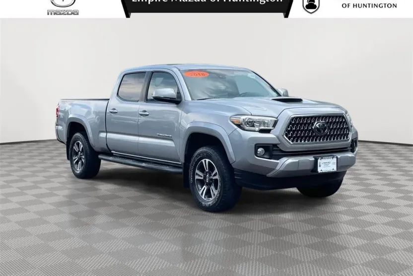 2018 Toyota Tacoma TRD Sport photo 1
