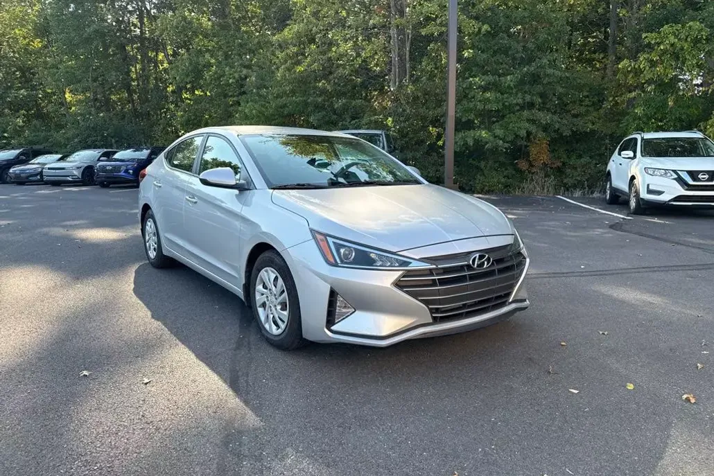 2020 Hyundai Elantra SE photo 1
