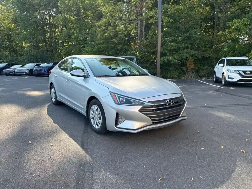 2020 Hyundai Elantra SE photo 1