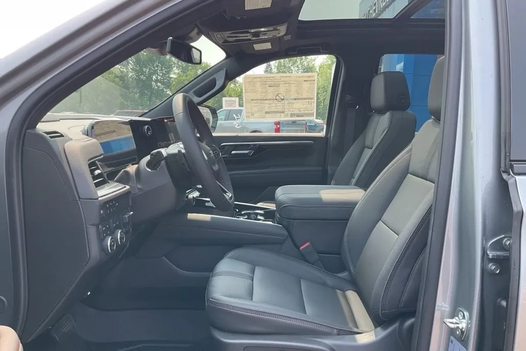 2025 Chevrolet Tahoe RST photo 1