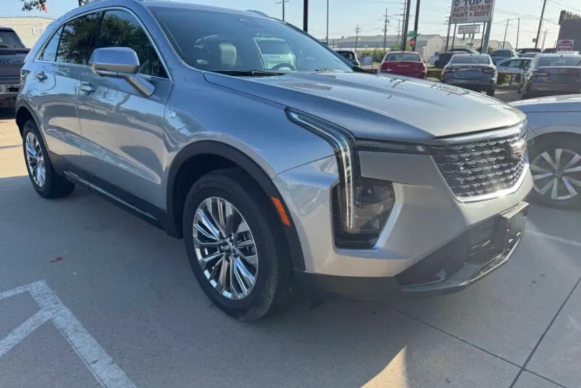 2025 Cadillac XT4 Premium Luxury photo 1