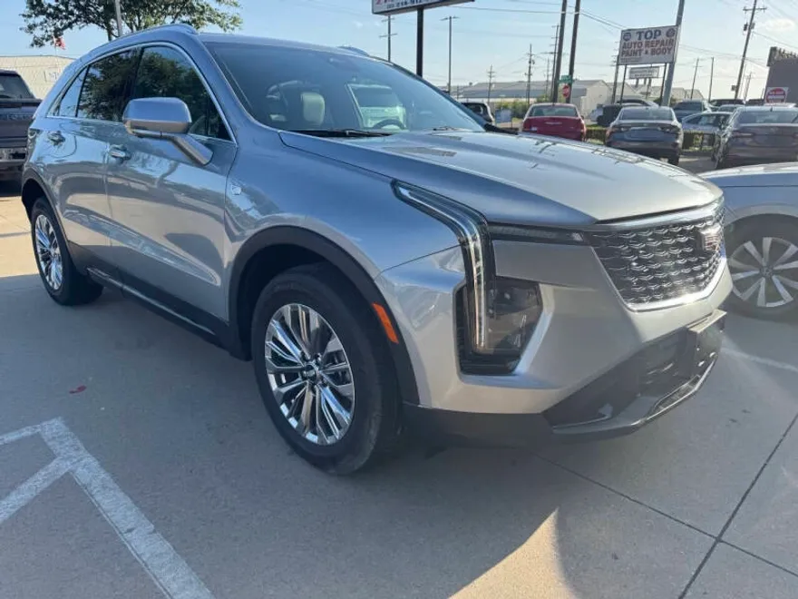 2025 Cadillac XT4 Premium Luxury photo 1
