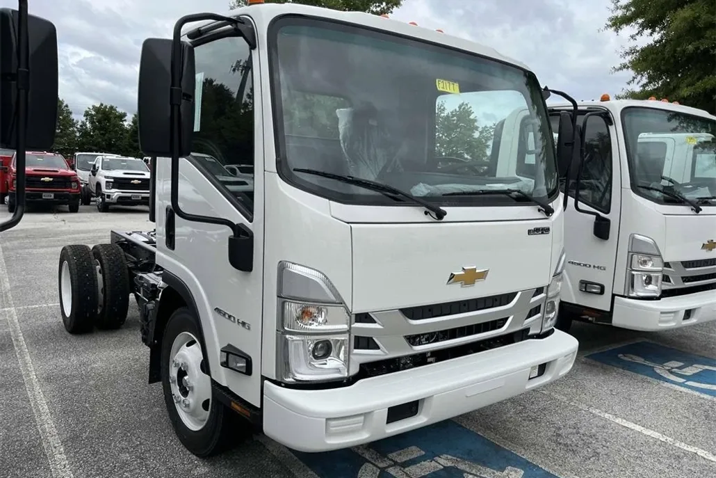 2025 Chevrolet Silverado 4500HD Base photo 1