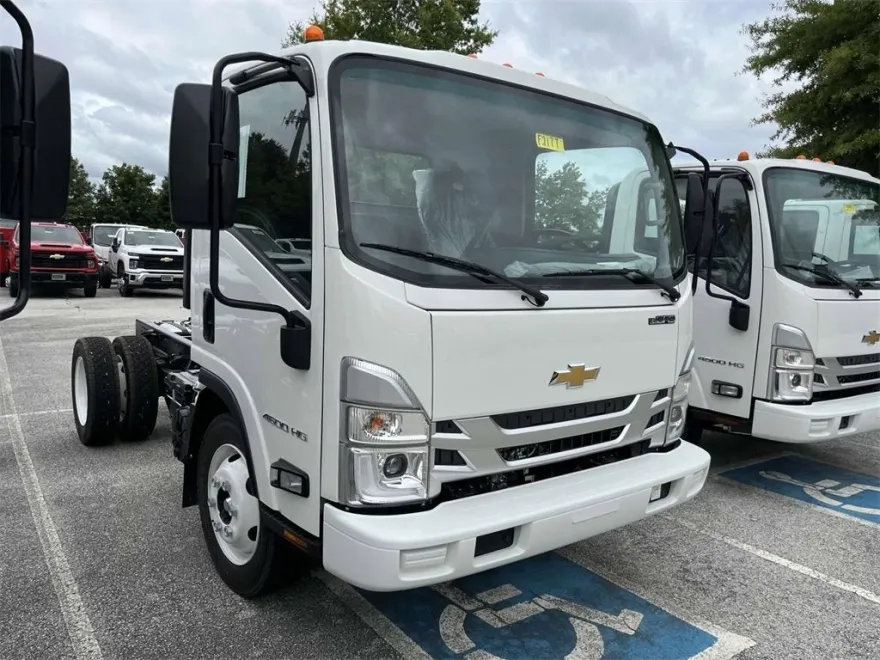 2025 Chevrolet Silverado 4500HD Base photo 1
