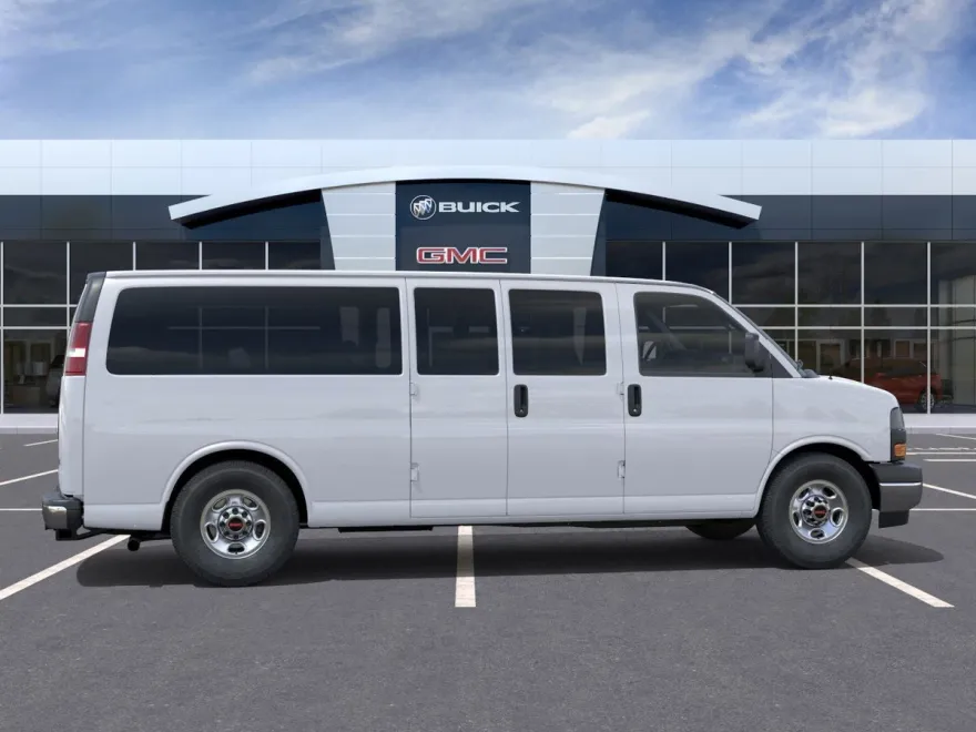 2025 Gmc Savana Passenger 3500 LT photo 1