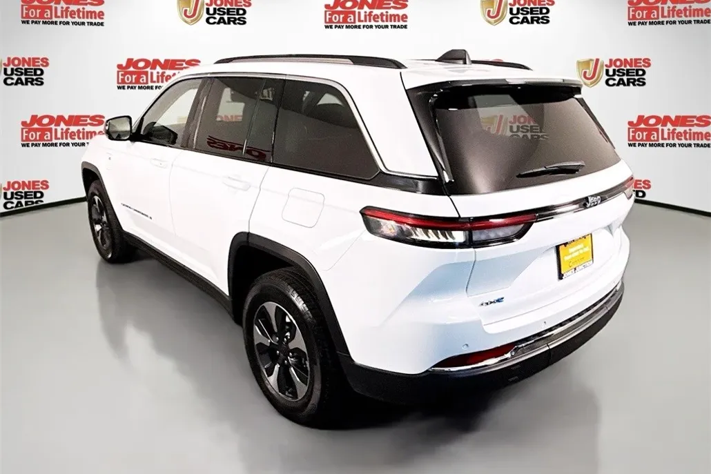 2023 Jeep Cherokee 4xe photo 1