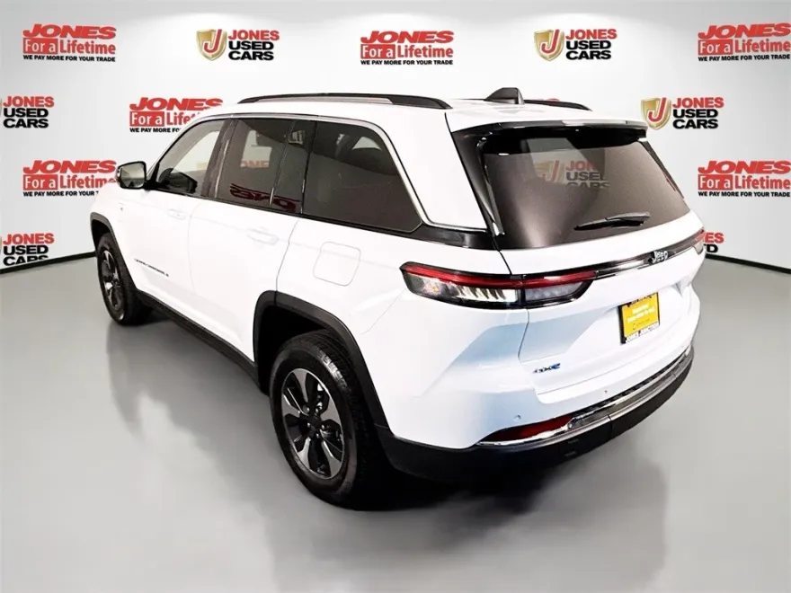 2023 Jeep Cherokee 4xe photo 1